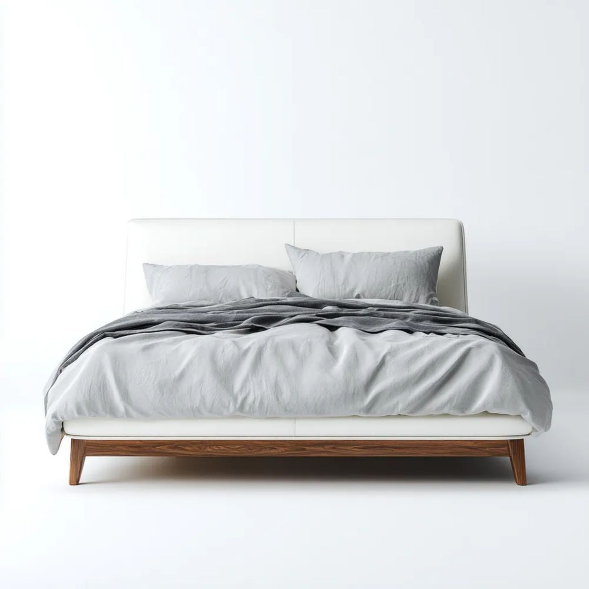 Białe tapicerowane łóżko dwuosobowe z PU i litego drewna 172 x 215 cm, powierzchnia spania 160 x 200 cm